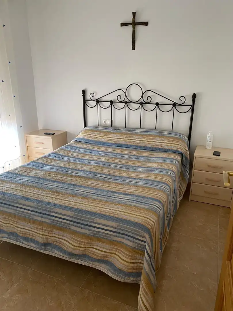 Dormitori de Apartament de lloguer en Santa Pola amb Aire condicionat, Terrassa i Moblat