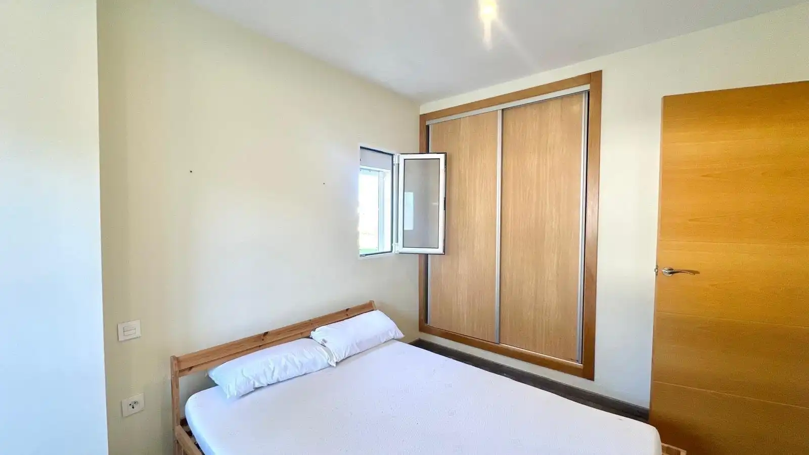Dormitori de Apartament en venda en Orihuela amb Terrassa i Moblat