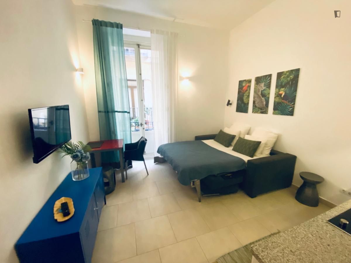 Habitación de Estudio de alquiler en  Madrid Capital con Aire acondicionado, Calefacción y Amueblado
