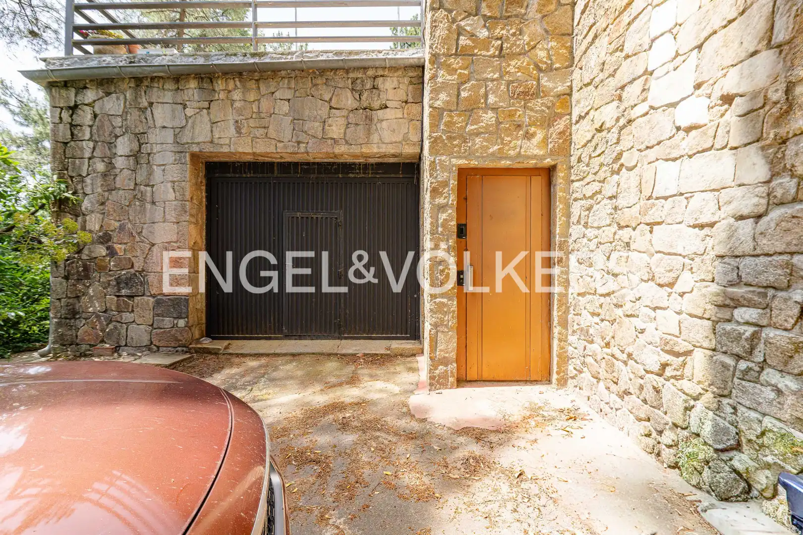Exterior view of Houses for sale in San Lorenzo de El Escorial  with Heating, Private garden and Terrace