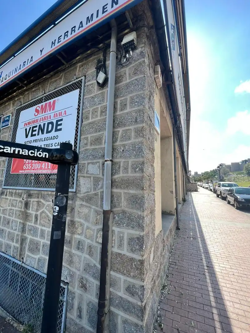 Vista exterior de Local en venta en Ávila