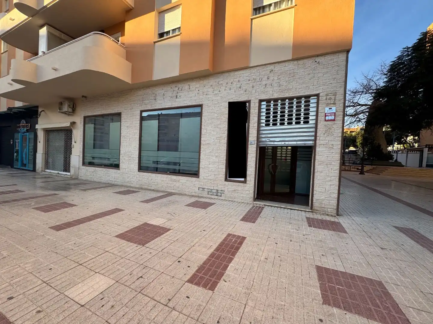 Vista exterior de Oficina de alquiler en Vélez-Málaga con Aire acondicionado, Calefacción y Amueblado