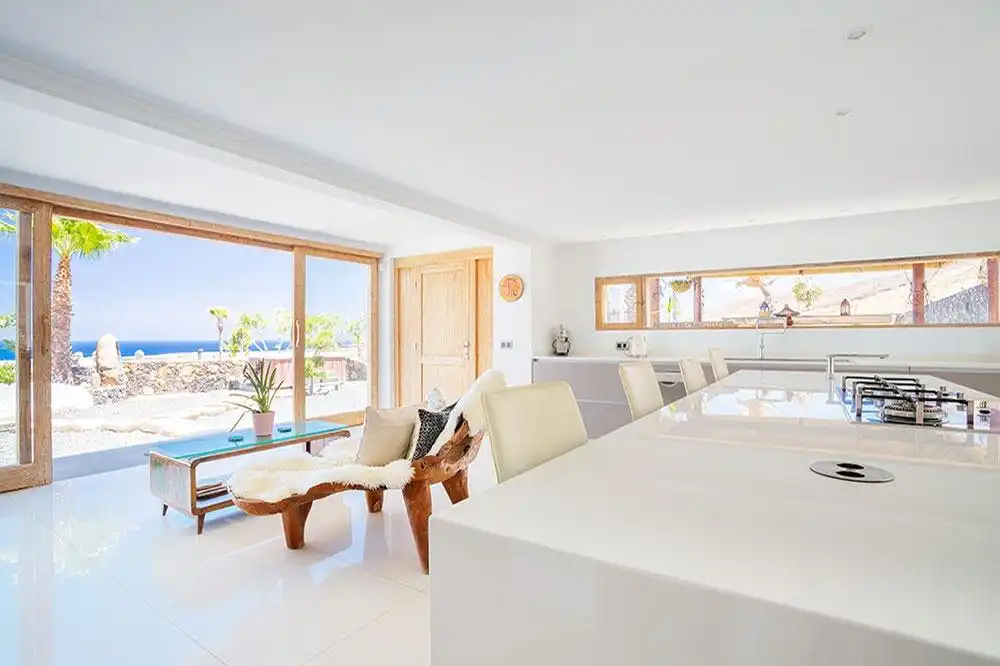 Sala d'estar de Casa o xalet en venda en Haría amb Jardí privat, Terrassa i Moblat