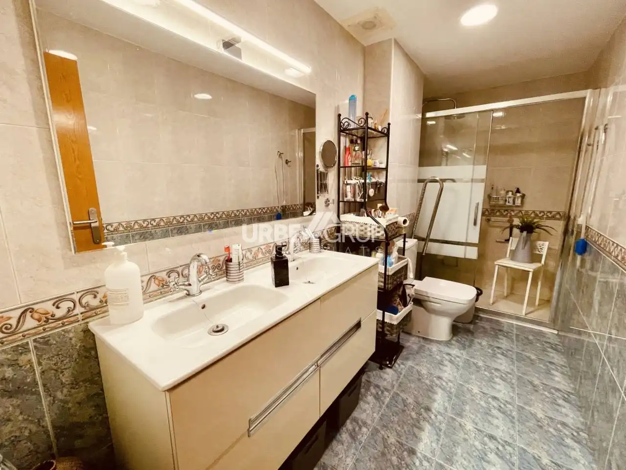 Badezimmer von Wohnung zum Verkauf in Terrassa mit Klimaanlage, Heizung und Privatgarten