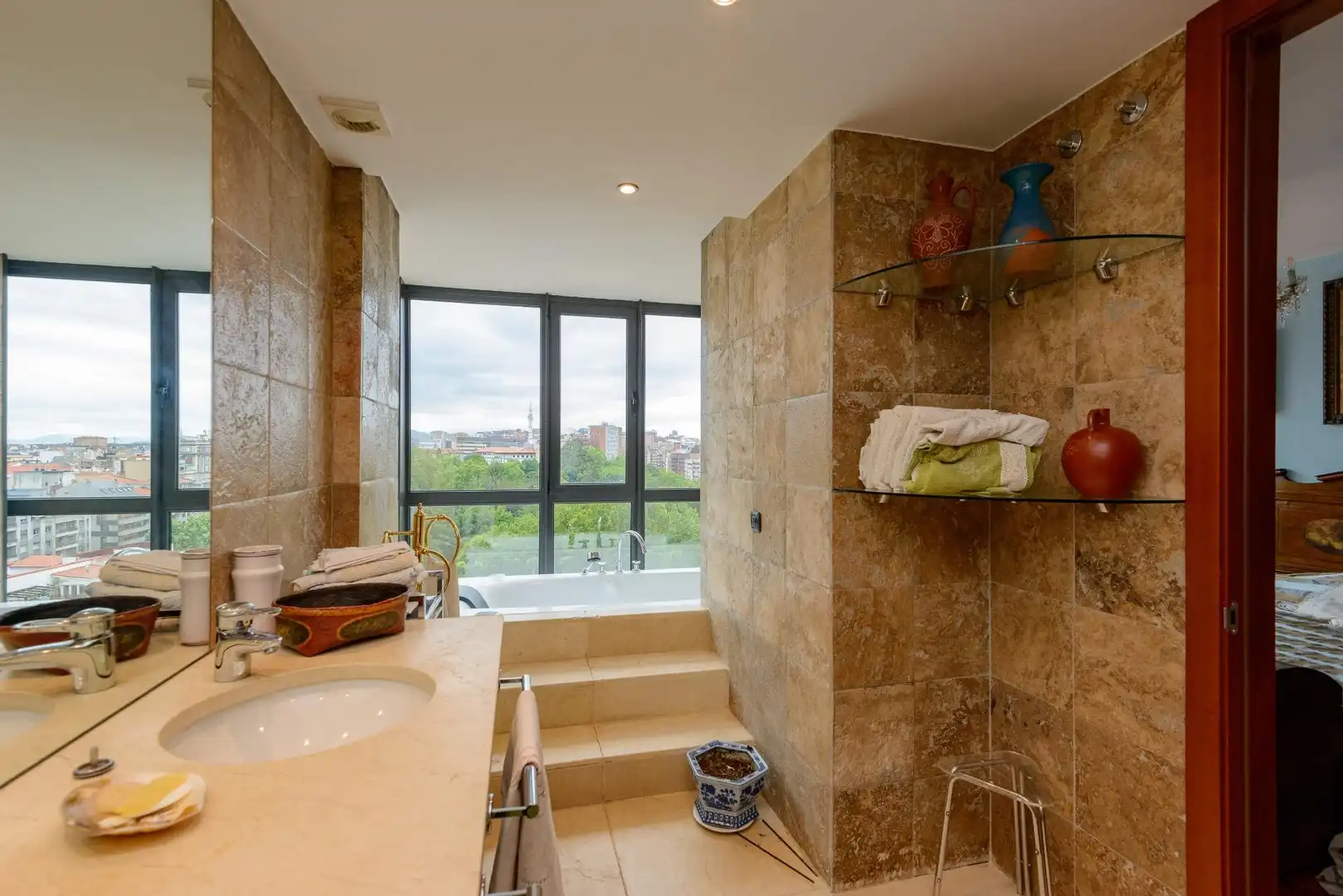 Bathroom of Flat for sale in Oviedo   with Heating and Jacuzzi