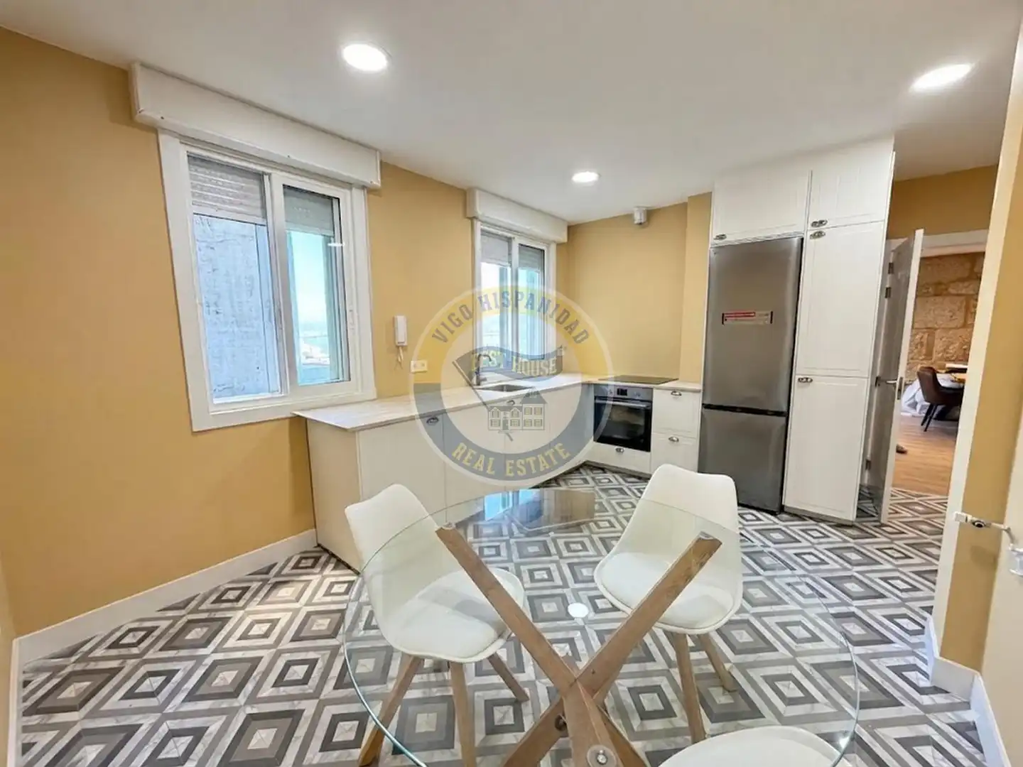 Cocina de Piso de alquiler en Vigo  con Calefacción, Parquet y Amueblado