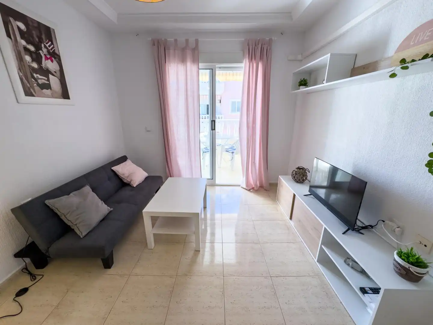 Sala d'estar de Apartament de lloguer en Torrevieja amb Aire condicionat, Calefacció i Terrassa