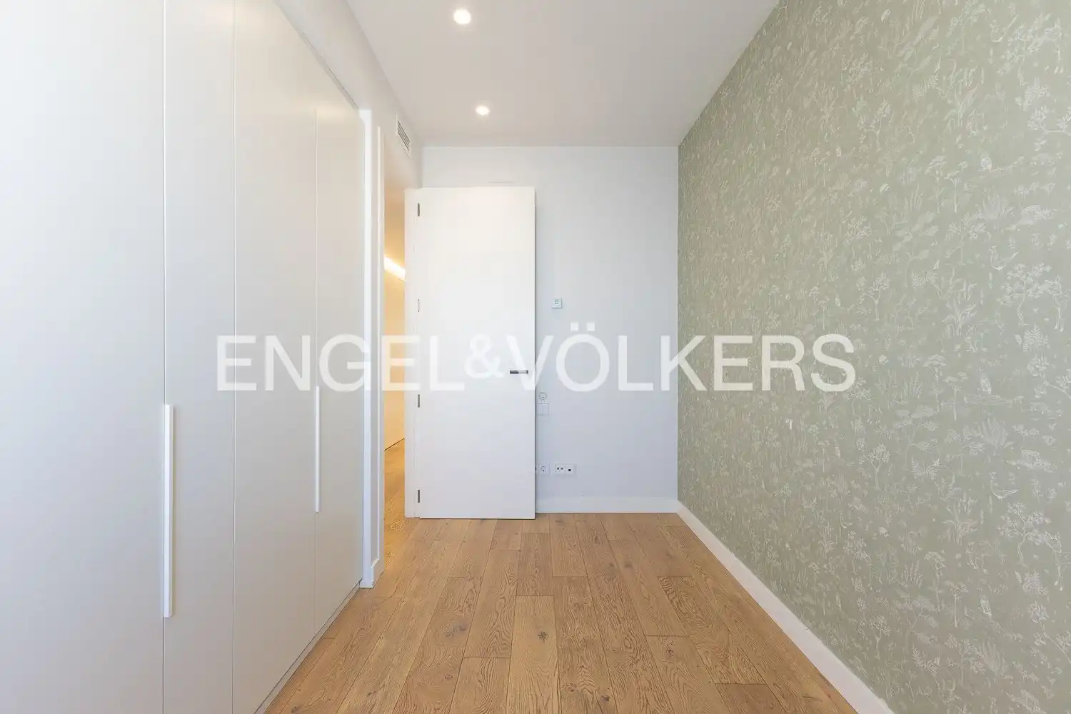 Attic for rent in Valencia  with Air Conditioner, Heating and Terrace