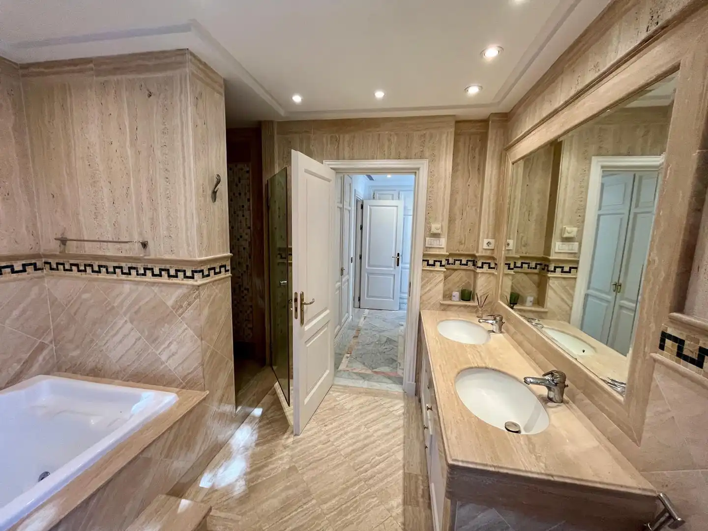 Bathroom of Apartments for rent in Milla de Oro