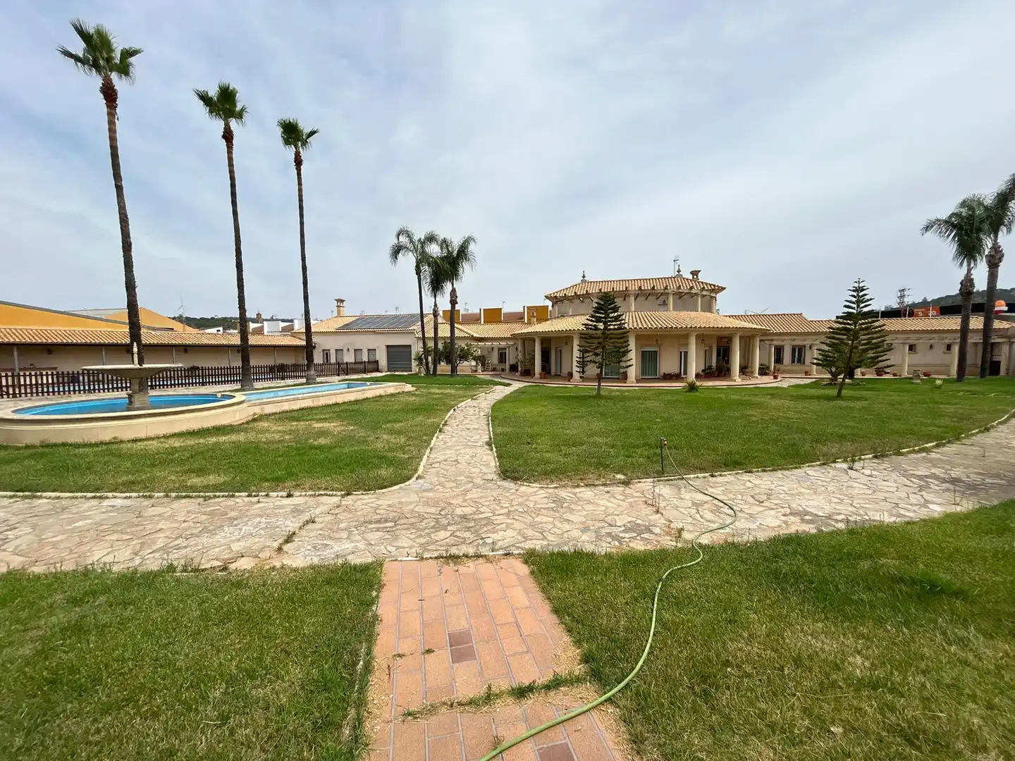 Vista exterior de Casa o xalet en venda en Villanueva de los Castillejos amb Aire condicionat, Calefacció i Jardí privat
