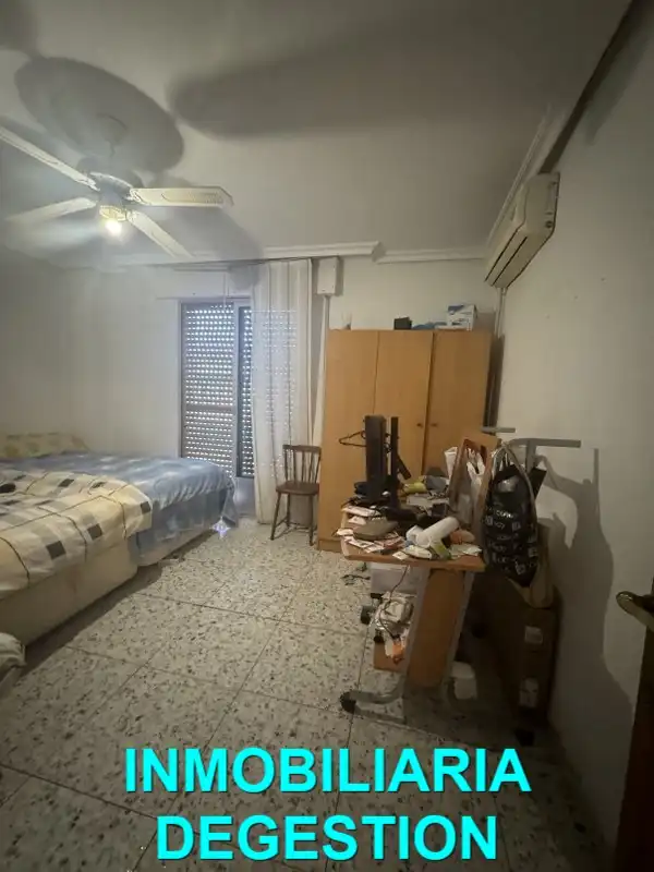 Dormitori de Casa adosada en venda en Linares amb Aire condicionat, Calefacció i Jardí privat