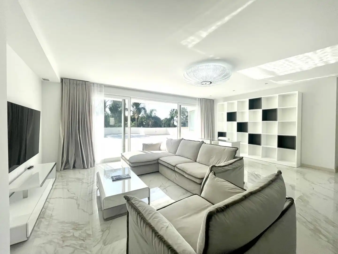 Apartament amb terrassa en venda a Conjunto Benabolá 7, imagen 5