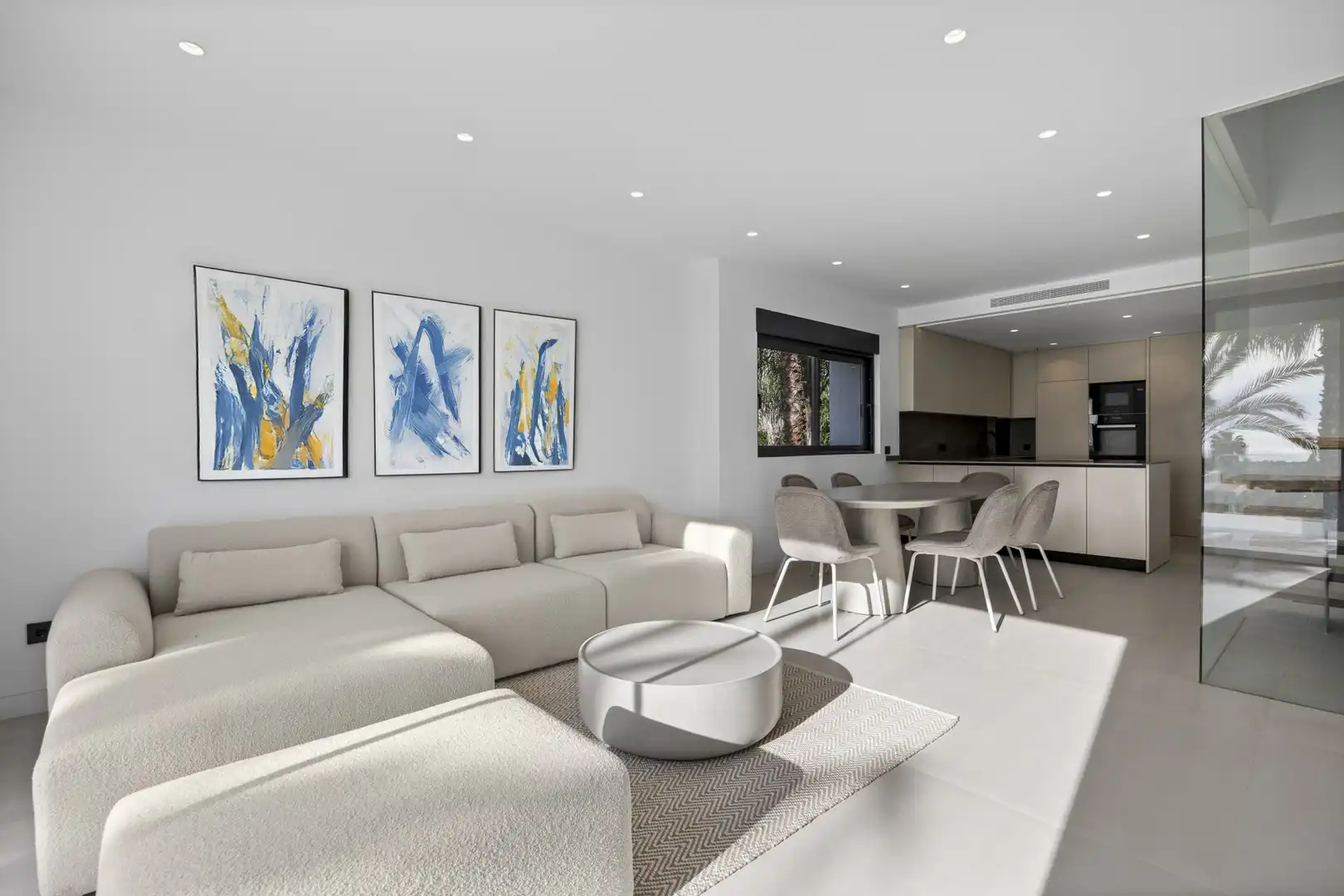 Sala de estar de Ático en venta en Estepona con Aire acondicionado, Terraza y Piscina