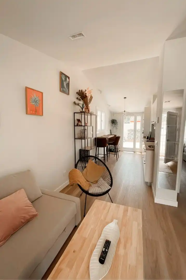 Sala d'estar de Àtic de lloguer en El Puerto de Santa María amb Aire condicionat, Terrassa i Moblat