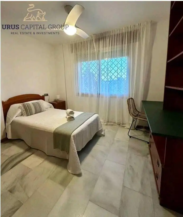 Dormitori de Casa adosada en venda en Córdoba amb Aire condicionat, Calefacció i Jardí privat