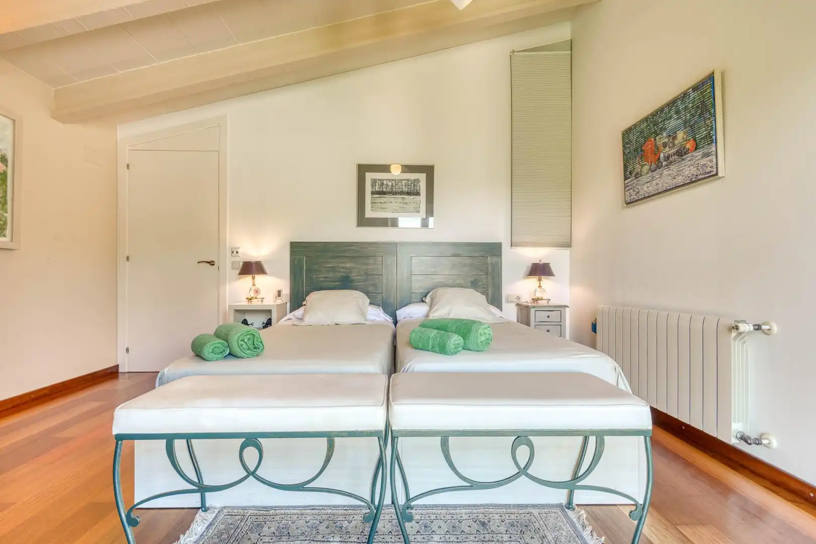 Habitación de Finca rústica en venta en Boadella i les Escaules con Calefacción, Jardín privado y Terraza