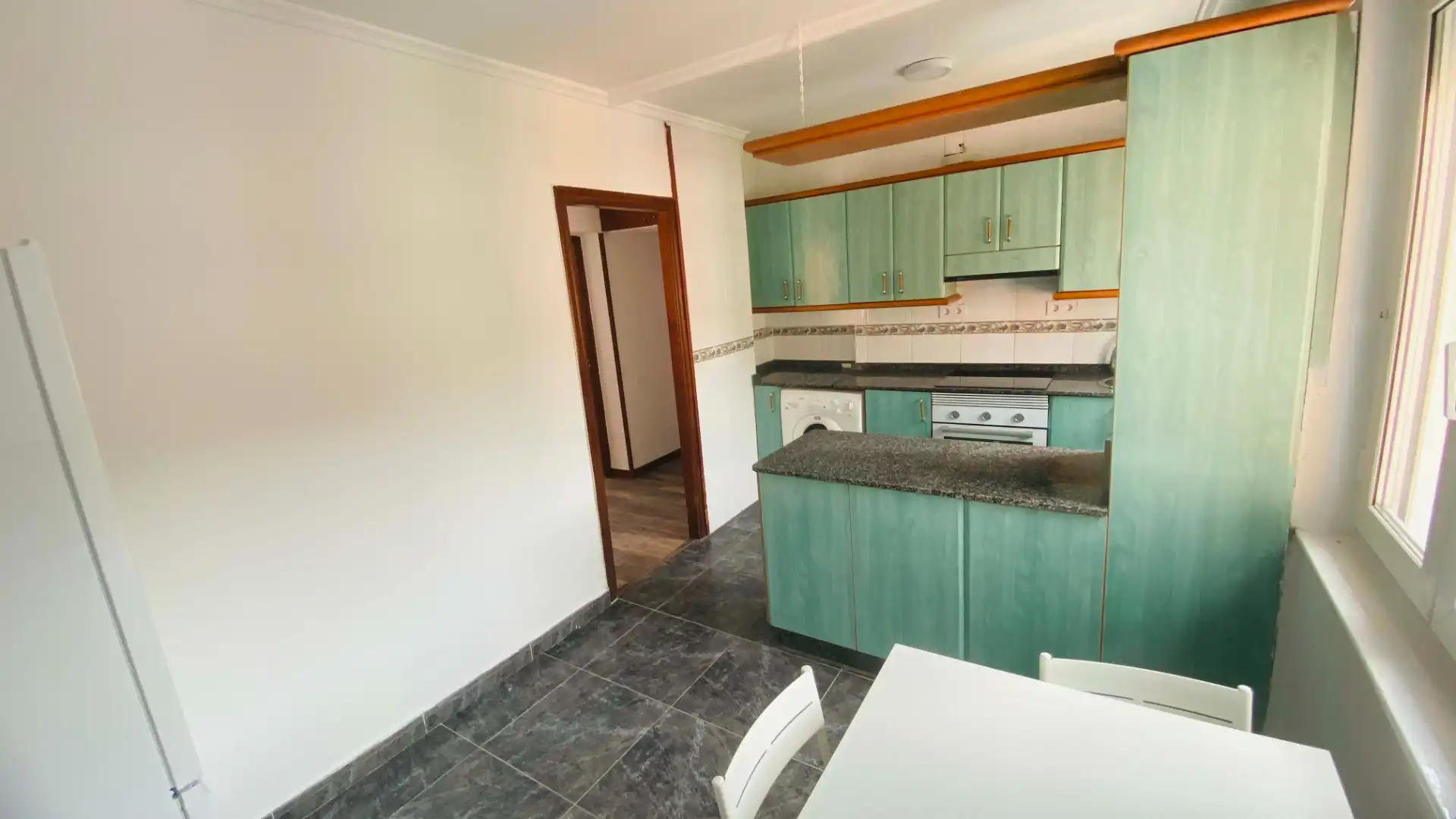 Cocina de Piso de alquiler en San Martín del Rey Aurelio con Trastero, Amueblado y Horno