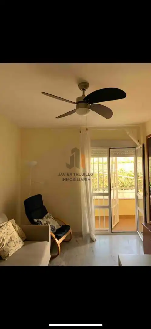 Dormitori de Apartament en venda en Torrox amb Piscina i Moblat