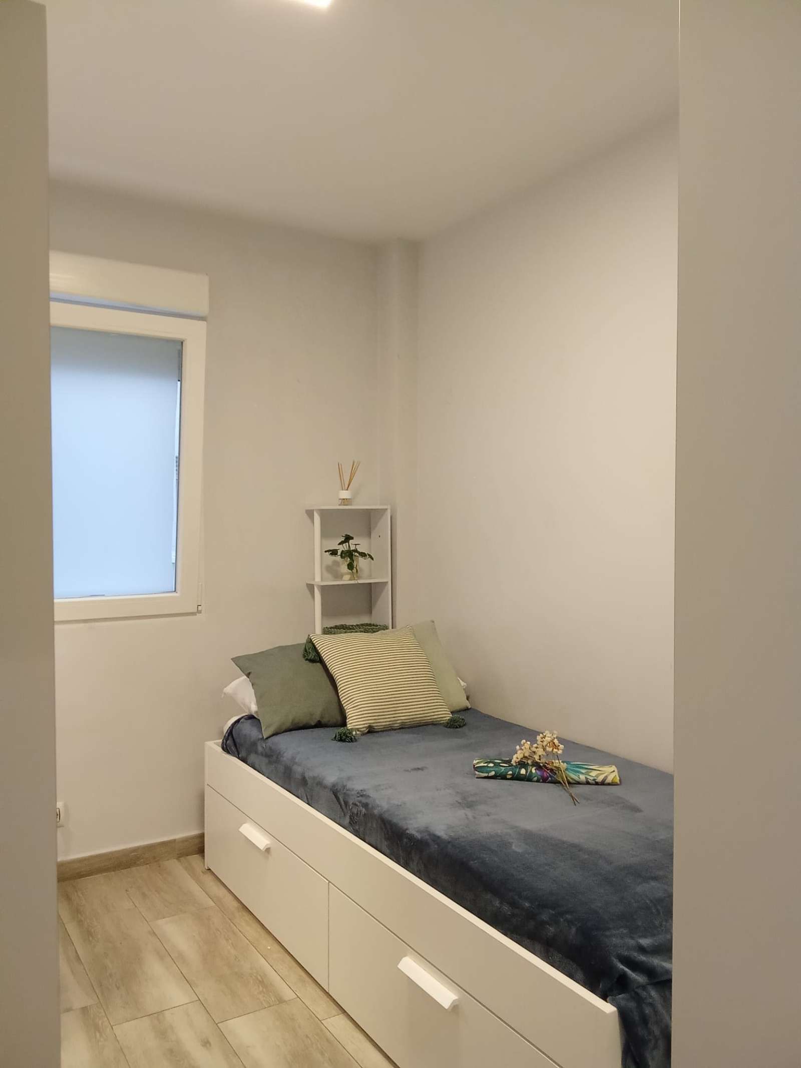Bedroom of Flat to share in  Madrid Capital  with Air Conditioner and Terrace