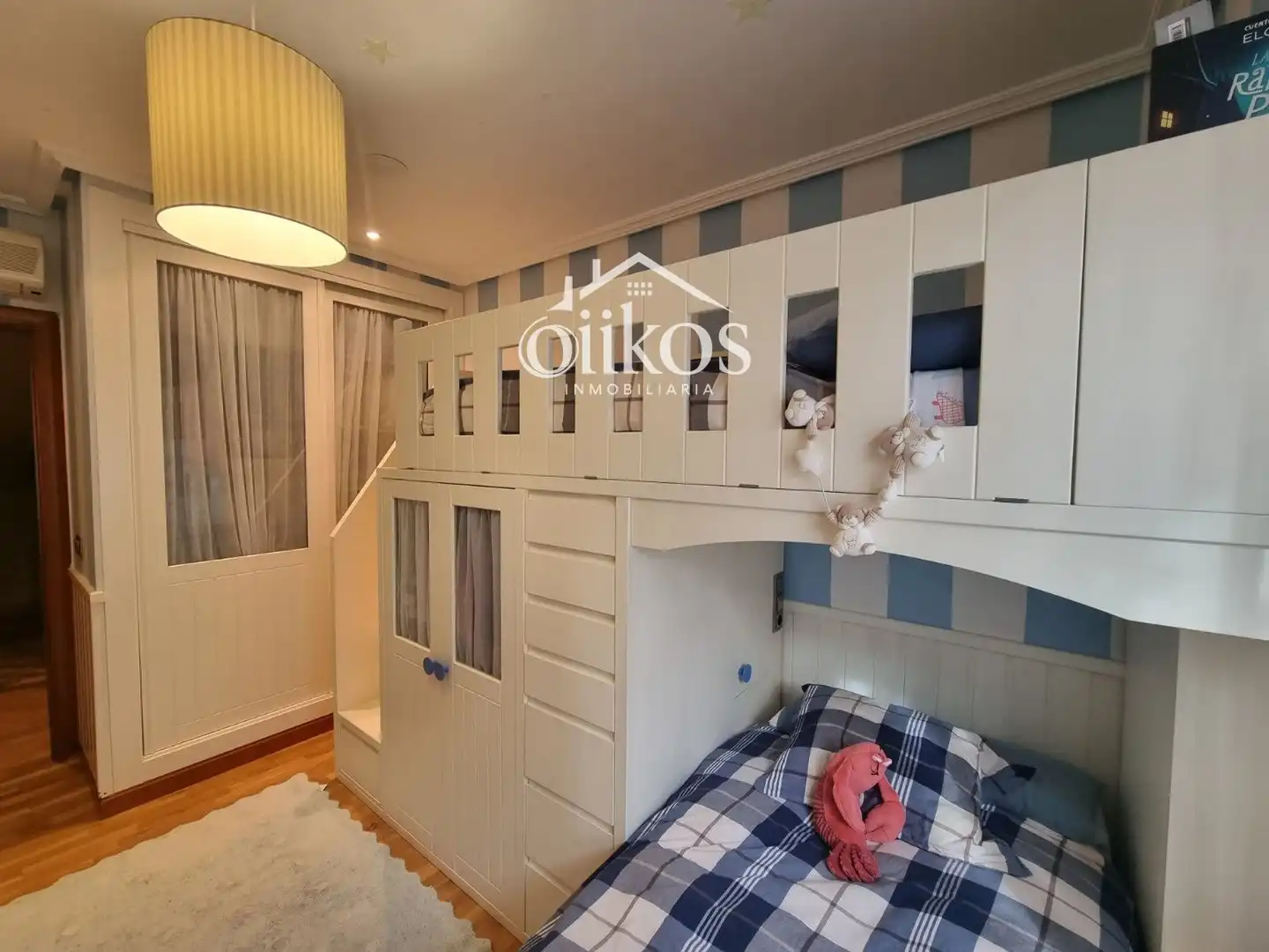 Habitación de Casa adosada en venta en Villamayor con Aire acondicionado, Calefacción y Parquet