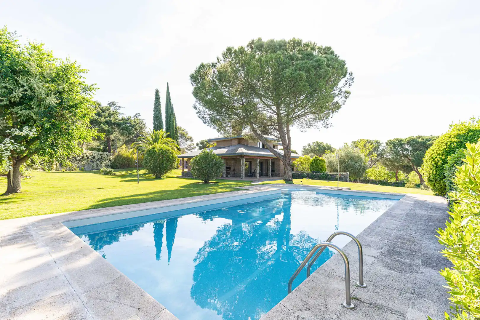 Piscina de Casa o chalet de alquiler en Boadilla del Monte con Aire acondicionado, Calefacción y Jardín privado
