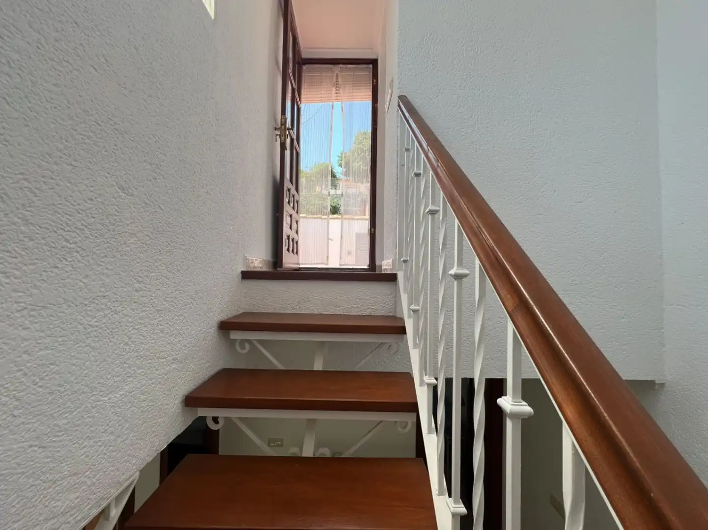 Houses for sale in Oliva  with Air Conditioner and Terrace