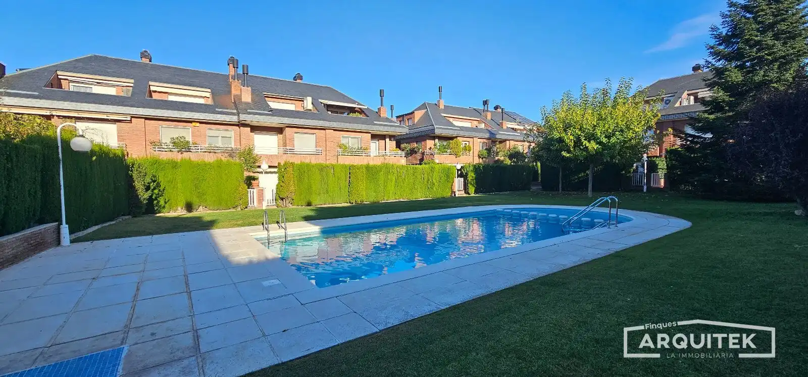 Piscina de Casa adosada en venta en Lleida con Aire acondicionado y Jardín privado