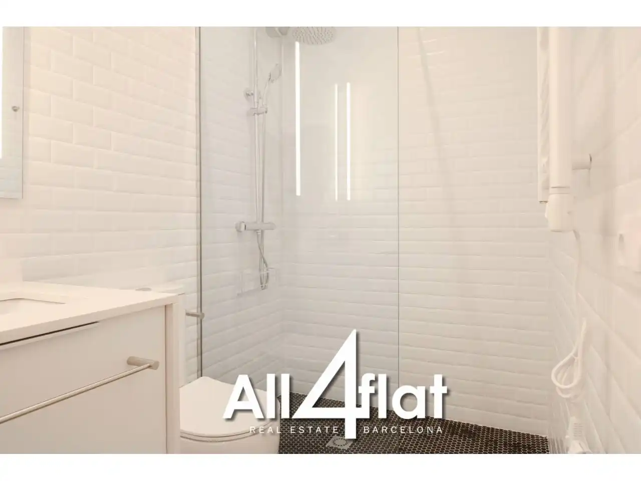 Badezimmer von Wohnung zur Miete in Barcelona mit Klimaanlage, Heizung und Möbliert