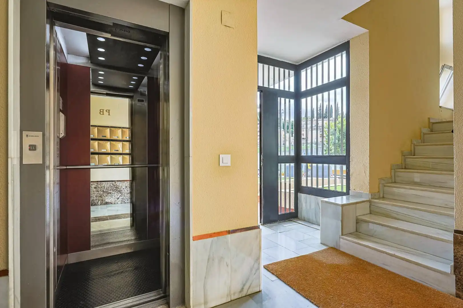 Piso en venta en Tomares con Aire acondicionado, Jardín privado y Piscina comunitaria