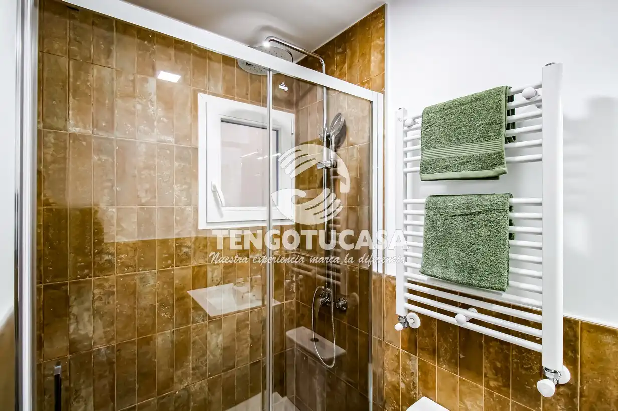Badezimmer von Wohnung zum Verkauf in Madrid mit Klimaanlage, Heizung und Terrasse