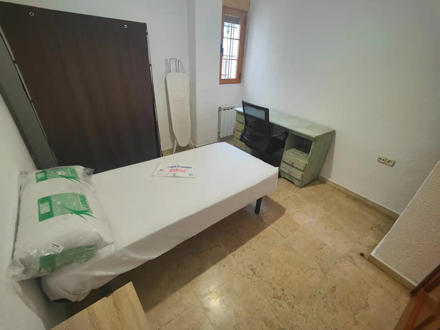 Habitación de Casa o chalet de alquiler en Granada con Calefacción, Jardín privado y Terraza