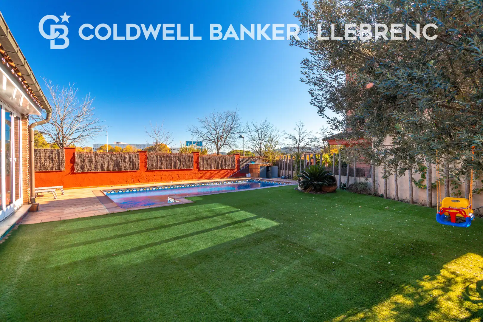 Swimming pool of Houses for sale in Sant Cugat del Vallès  with Air Conditioner, Heating and Private garden