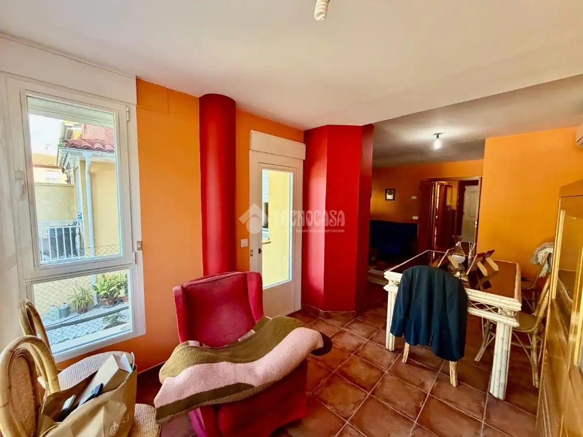 Sala de estar de Casa adosada en venta en Fuensaldaña con Aire acondicionado y Alarma
