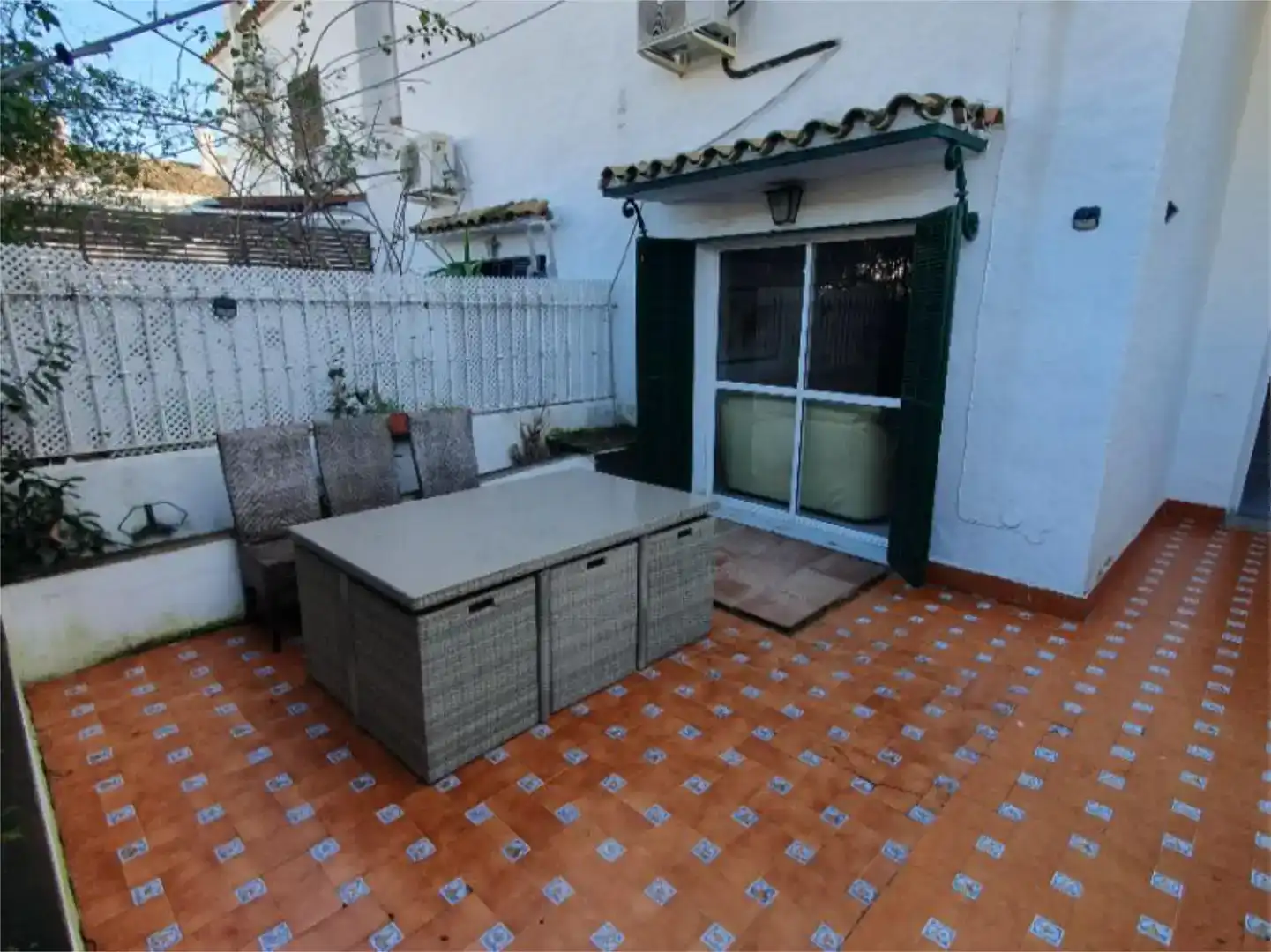 Terrassa de Casa adosada en venda en Tomares amb Aire condicionat i Piscina