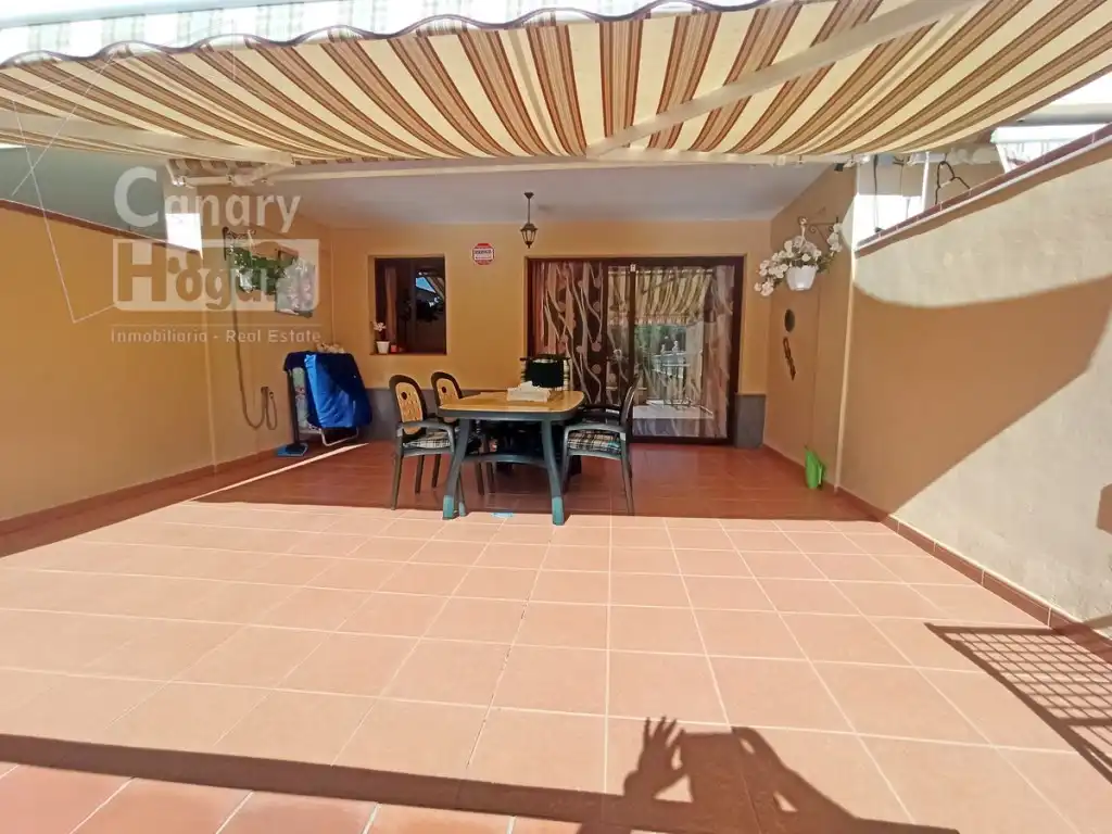 Casa adosada en venda en Adeje amb Aire condicionat, Jardí privat i Terrassa