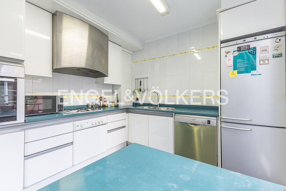 Kitchen of House or chalet for sale in L'Hospitalet de Llobregat  with Air Conditioner, Heating and Parquet flooring