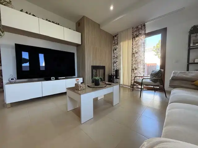 Sala d'estar de Casa adosada en venda en Chiclana de la Frontera amb Jardí privat, Terrassa i Traster