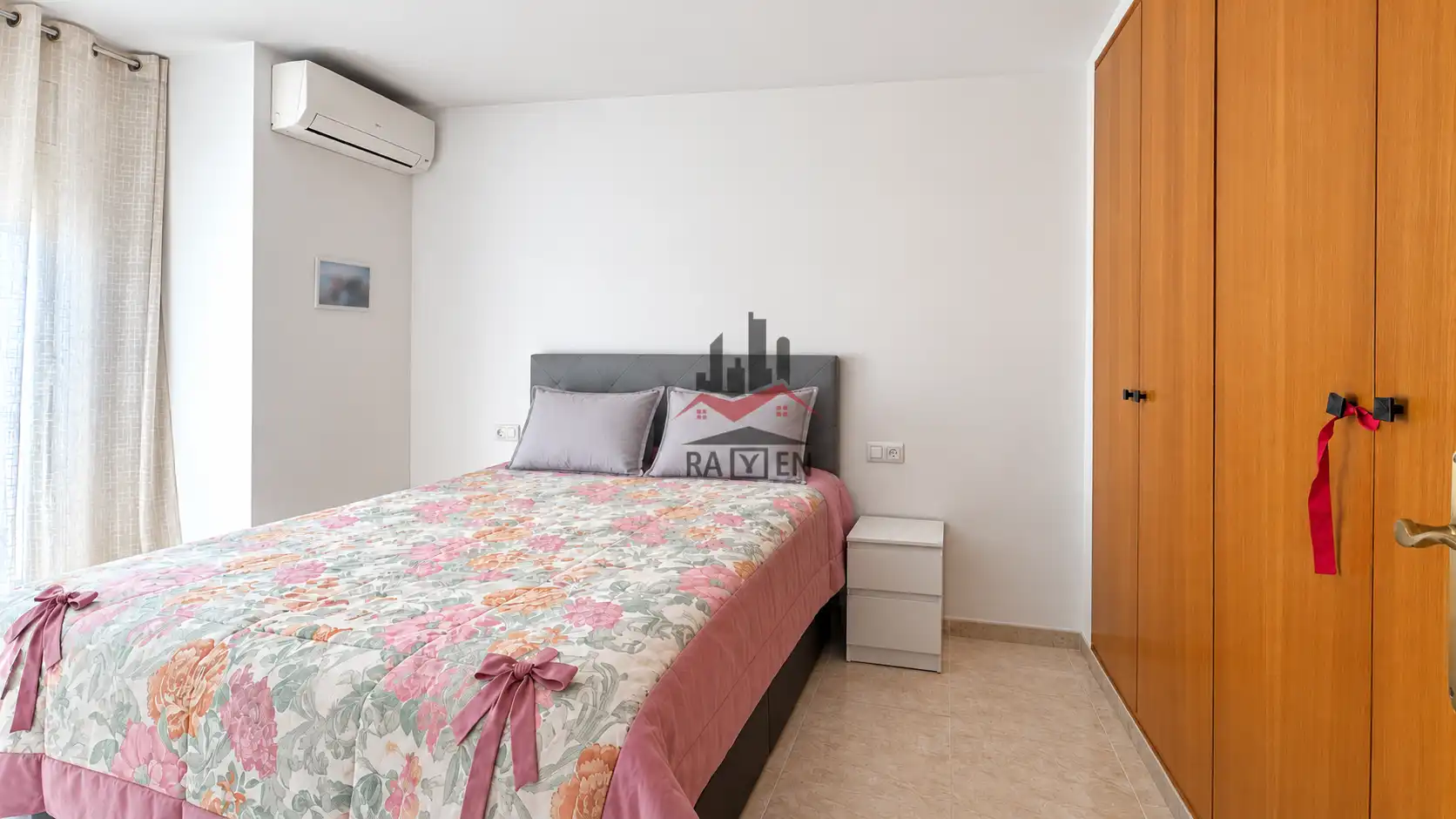 Habitación de Casa adosada en venta en Vilafant con Calefacción, Jardín privado y Terraza