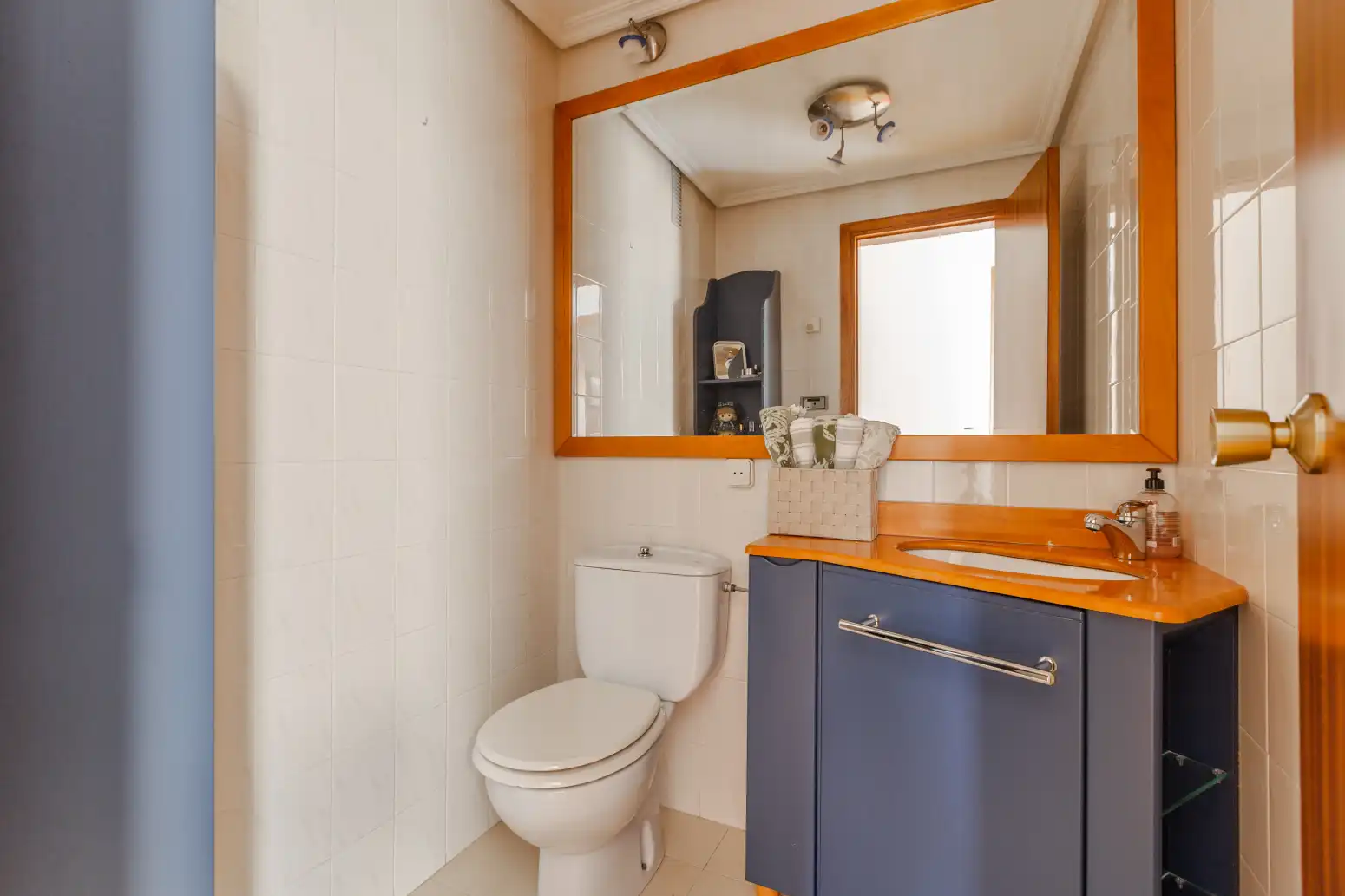 Bathroom of Flat for sale in  Pamplona / Iruña  with Heating, Parquet flooring and Terrace