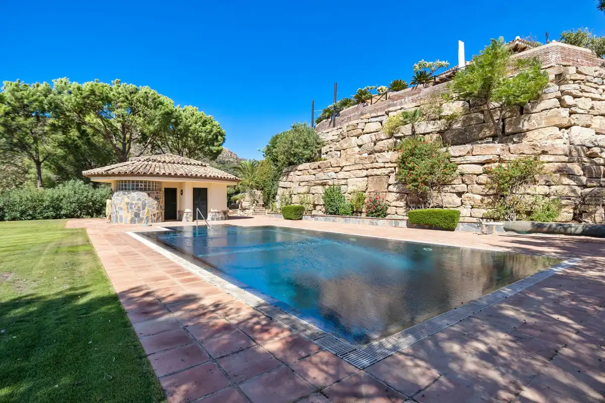 Chalet con piscina en venta en San Pedro de Alcántara, imagen 2