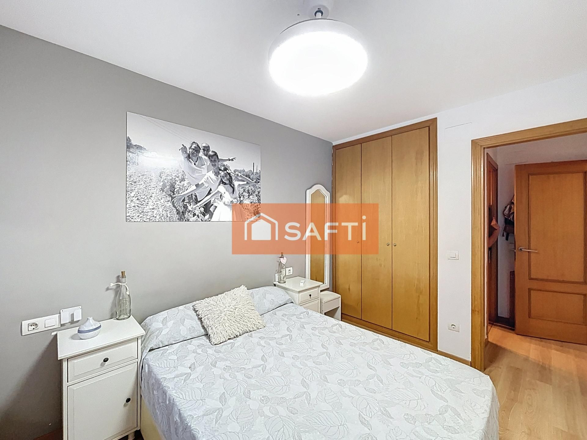 Dormitori de Pis en venda en Santa Margarida I Els Monjos amb Terrassa i Balcó