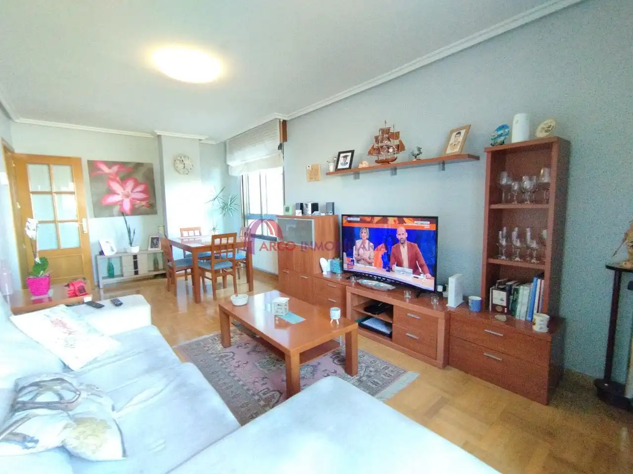 Sala d'estar de Apartament en venda en Burgos amb Calefacció, Parquet i Traster