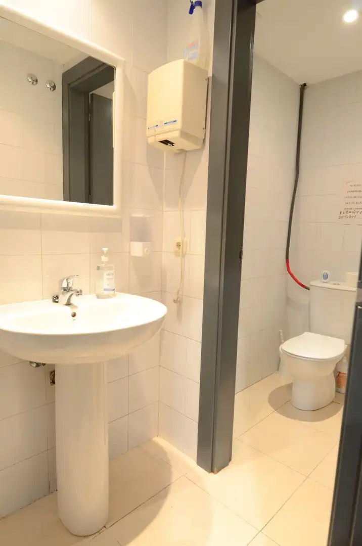 Bathroom of Industrial buildings for rent in Alcorcón