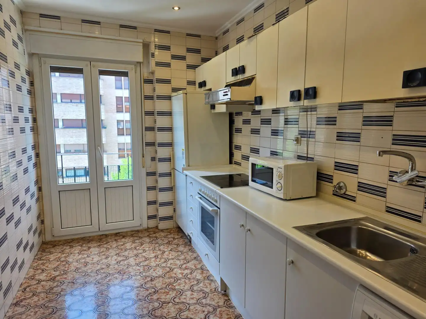 Küche von Wohnung zum Verkauf in  Pamplona / Iruña mit Heizung