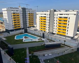 Vista exterior de Àtic de lloguer en Dos Hermanas amb Aire condicionat, Calefacció i Parquet