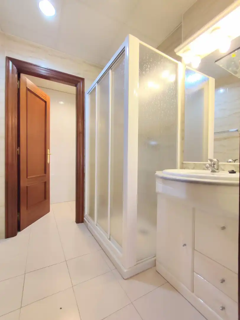 Baño de Oficina en venta en Berrioplano / Berriobeiti con Aire acondicionado, Calefacción y Amueblado