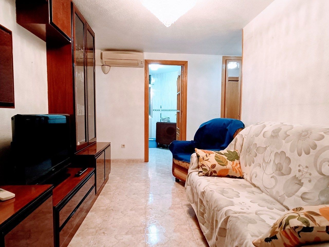 Living room of Flat to rent in  Madrid Capital  with Air Conditioner, Furnished and Washing machine