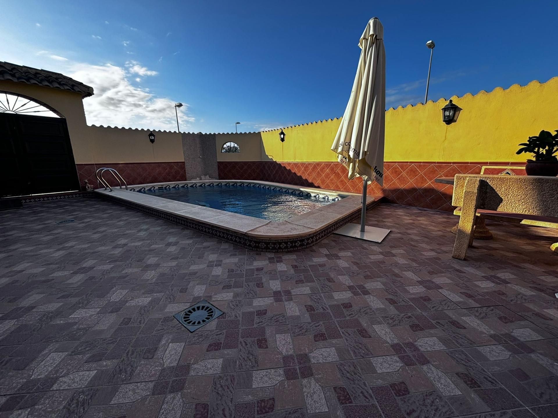 Swimming pool of House or chalet for sale in Orihuela  with Air Conditioner, Private garden and Terrace