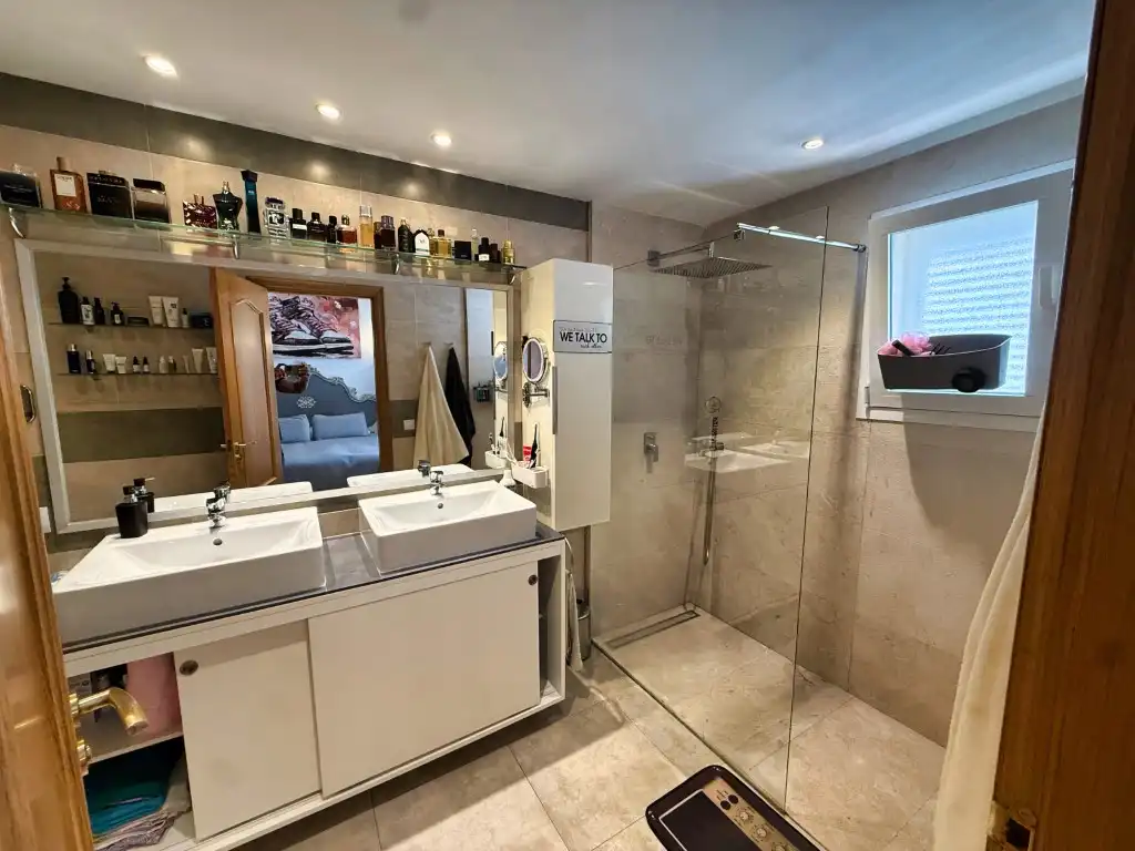 Badezimmer von Einfamilien-Reihenhaus zum Verkauf in  Palma de Mallorca mit Klimaanlage, Terrasse und Möbliert