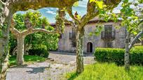 Außenansicht von Haus oder Chalet zum verkauf in Polanco mit Privatgarten, Terrasse und Balkon